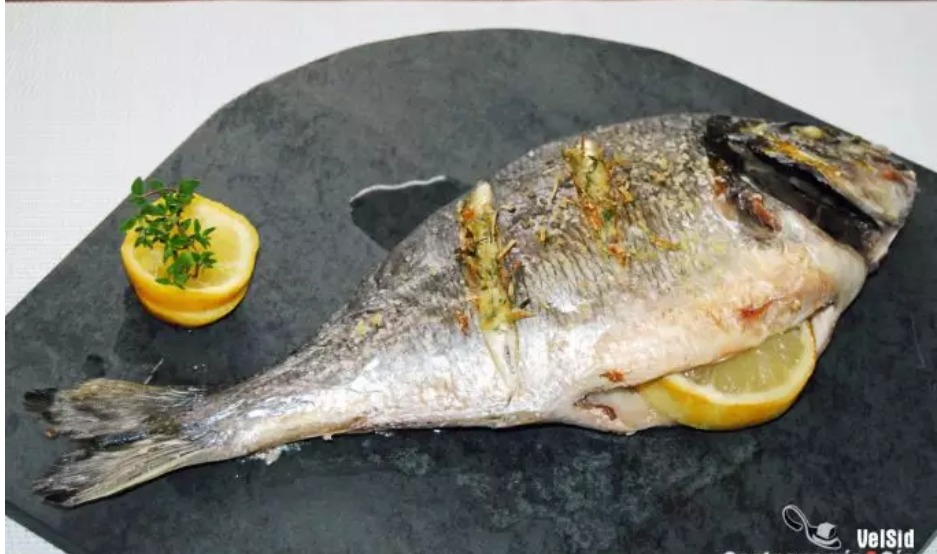 ALCACHOFAS CON ANCHOAS Y DORADA AL LIMÓN